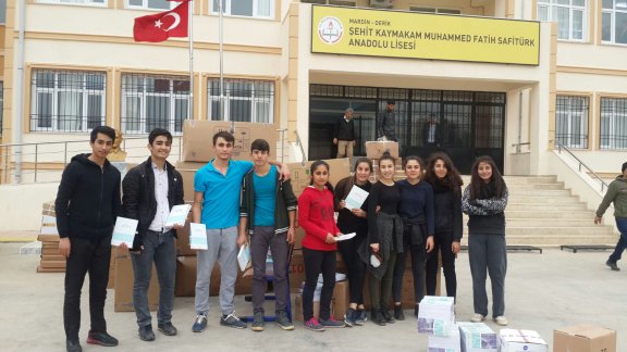 Genel Müdürlüğümüzce Mardin-Derik Şehit Kaymakam Muhammet Fatih SAFİTÜRK Anadolu Lisesi Kütüphanesine 1.600 Kitap Gönderildi