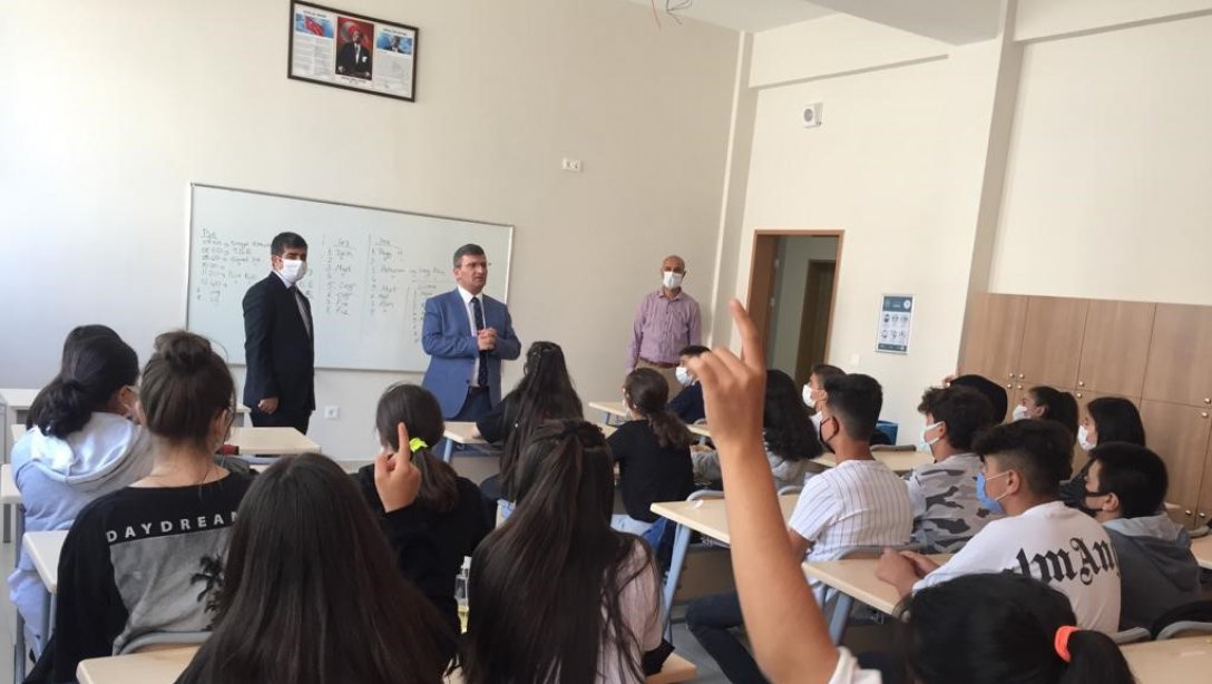 Ortaöğretim Genel Müdürü Halil İbrahim TOPÇU Yeni Eğitim Öğretim Yılının İlk Günü Öğrencilerle Buluştu