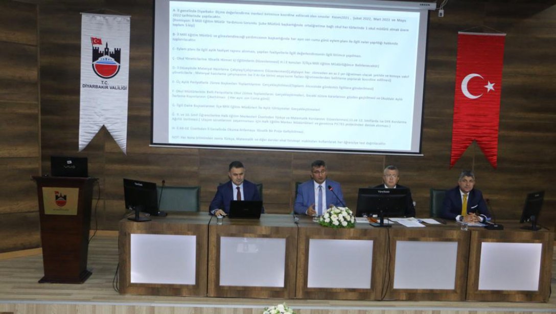 Genel Müdürümüz Halil İbrahim TOPÇU Diyarbakır'da İlçe Millî Eğitim Müdürleri ve Okul Müdürleri İle Toplantı Gerçekleştirdi